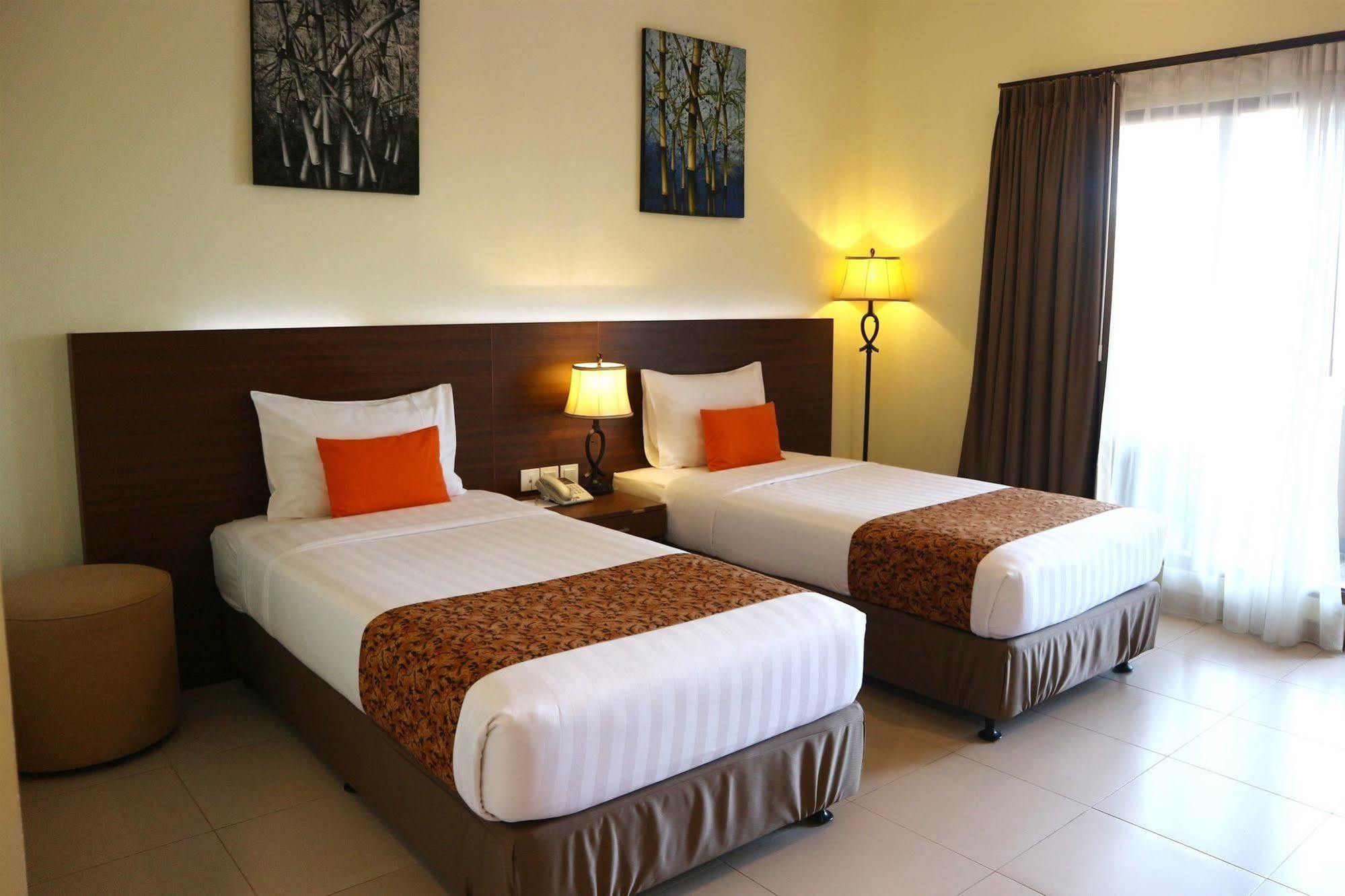 Hotel Golden Tulip Essential Belitung Tanjung Pandan Exterior foto